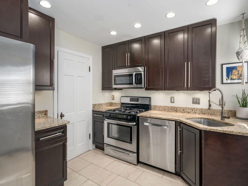 1805 Northwest Boulevard, Columbus, OH 43212 Photo 11