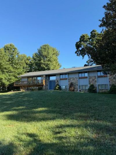901 Old Court Ln Sw, Roanoke, VA 24015 Main Photo