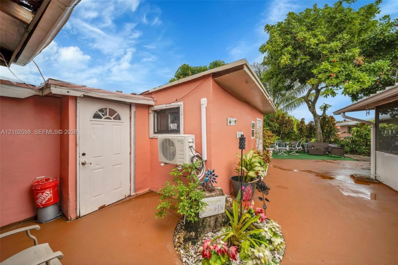 20106 NW 32nd Pl , Unit 1B, Miami Gardens, FL 33056 Photo