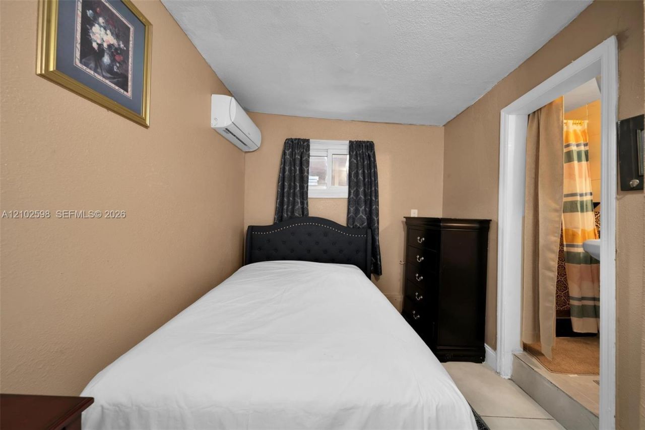 20106 NW 32nd Pl , Unit 1B, Miami Gardens, FL 33056 Photo