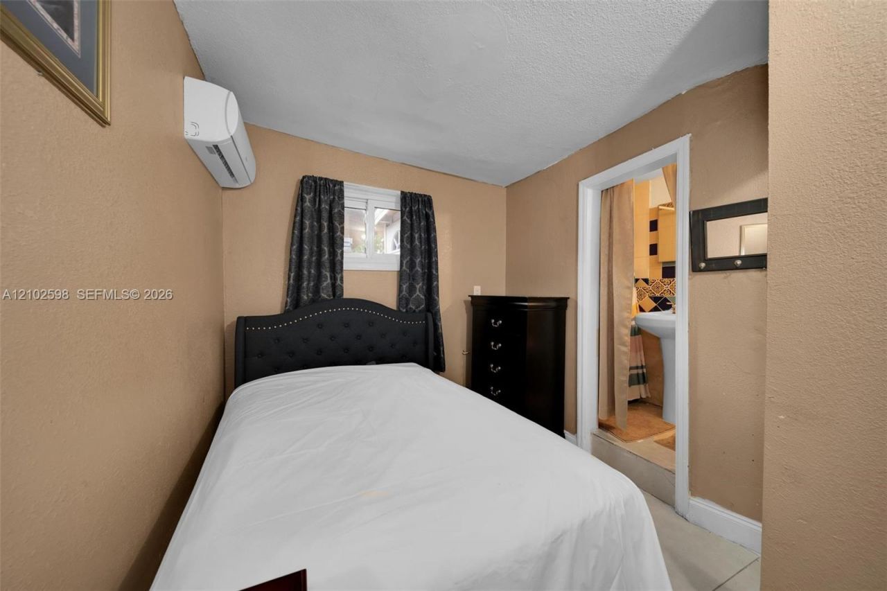 20106 NW 32nd Pl , Unit 1B, Miami Gardens, FL 33056 Photo