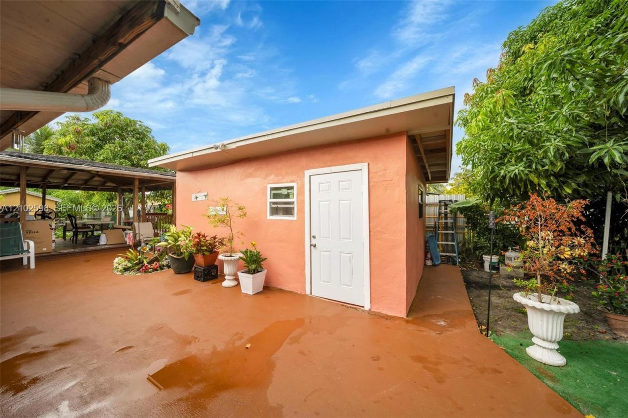 20106 NW 32nd Pl , Unit 1B, Miami Gardens, FL 33056 Photo