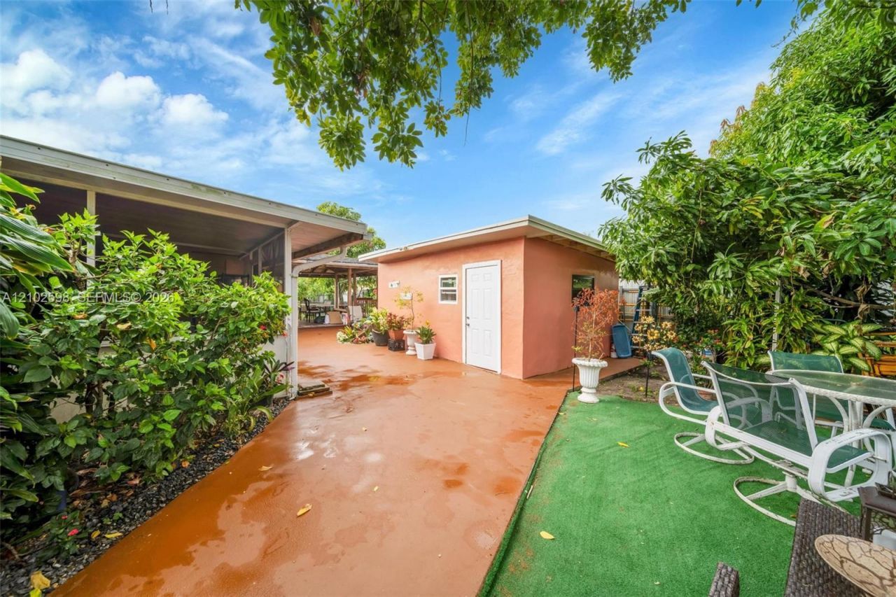 20106 NW 32nd Pl , Unit 1B, Miami Gardens, FL 33056 Photo