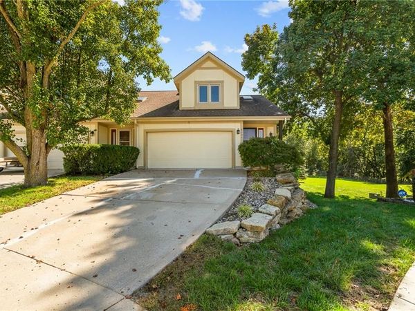 8204 NW Bradford Court, Kansas City, MO 64151