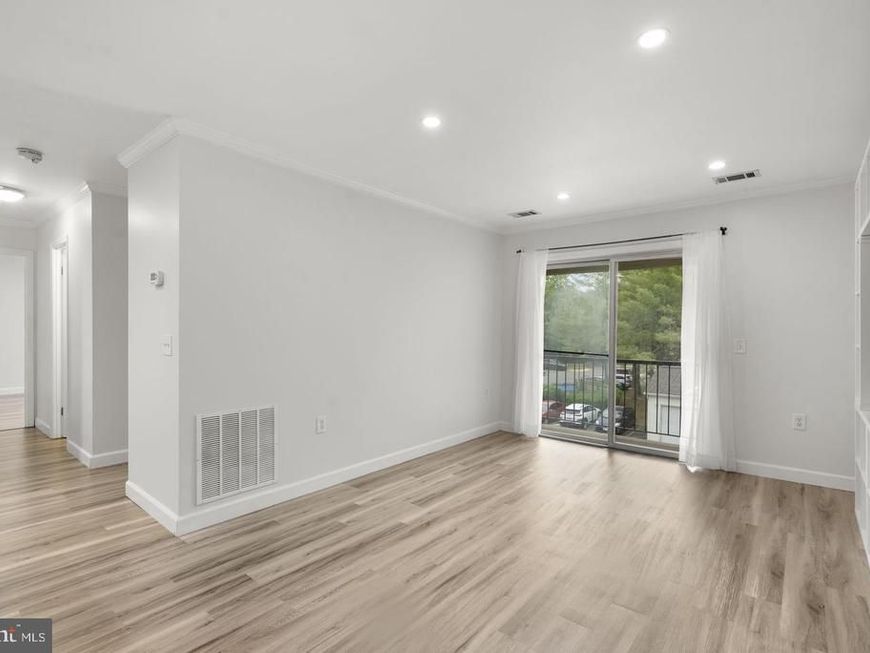18328 Streamside Drive , Unit 304, Gaithersburg, MD 20879 Main Photo