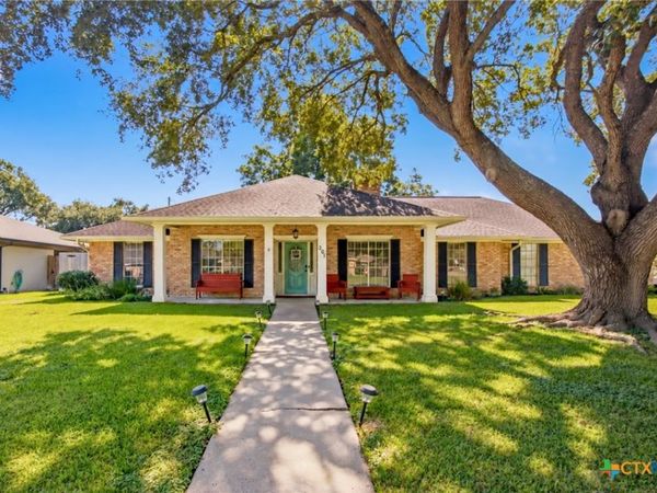 201 Nottingham Drive, Victoria, TX 77904