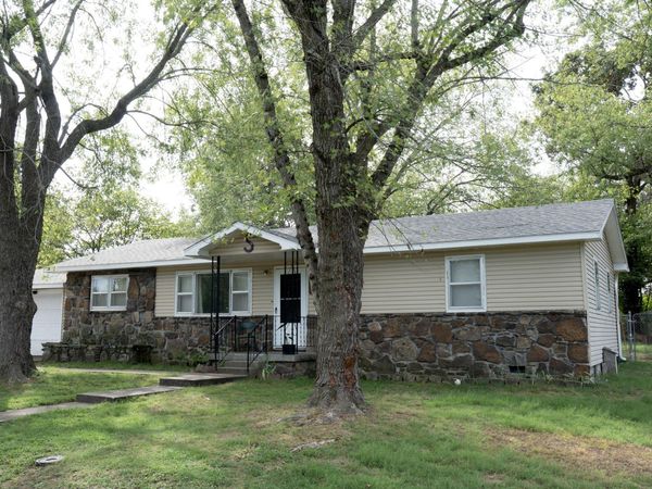 108 W Center Street , Goodman, MO 64843