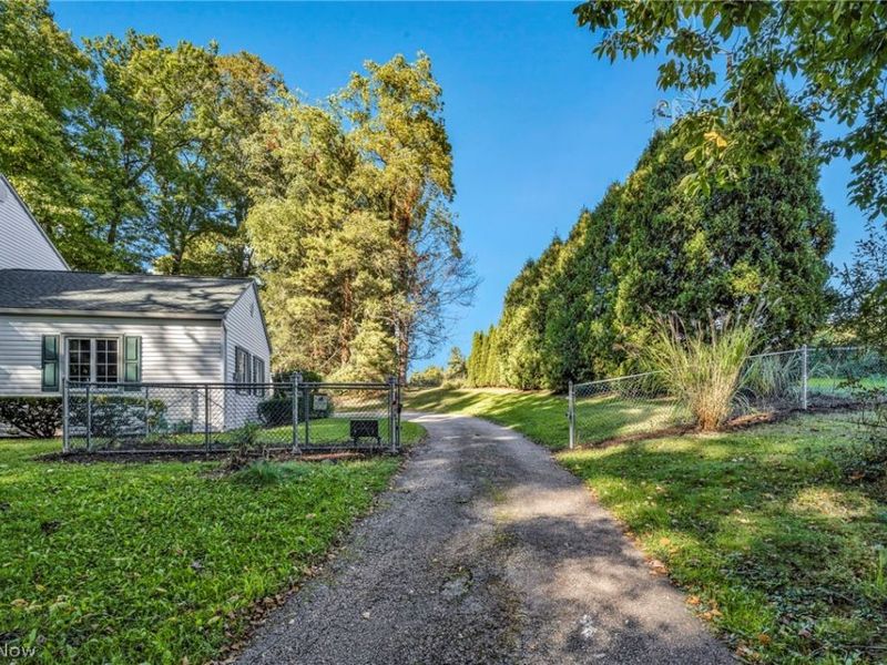3583 W. Bath Rd. , Akron, OH 44333 Photo 4
