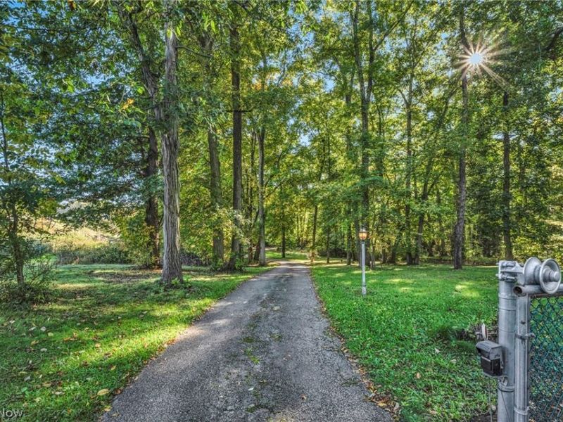 3583 W. Bath Rd. , Akron, OH 44333 Photo 5