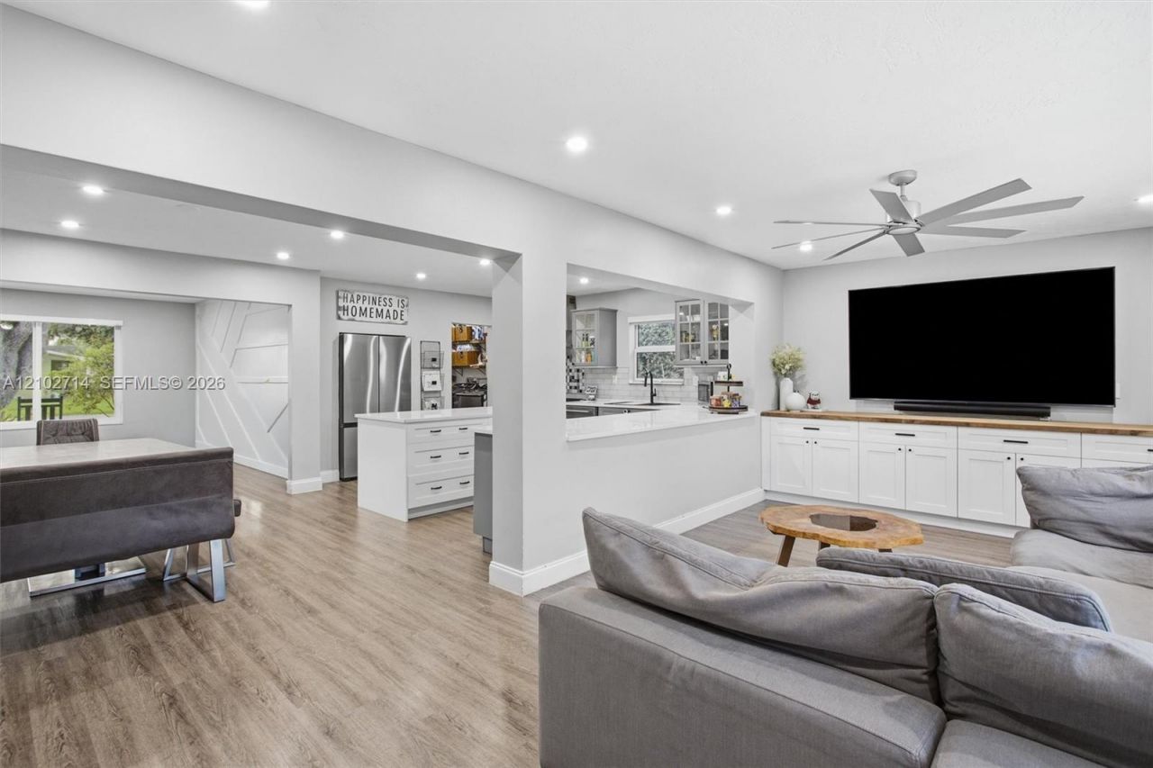 1721 NW 114th Ave , Pembroke Pines, FL 33026 Photo