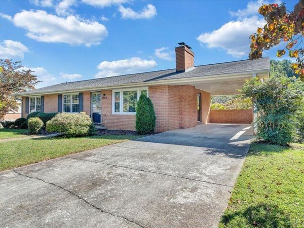 5604 Green Meadow RD, Roanoke, VA 24018
