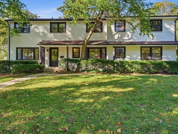 542 E Prospect Avenue, Lake Bluff, IL 60044