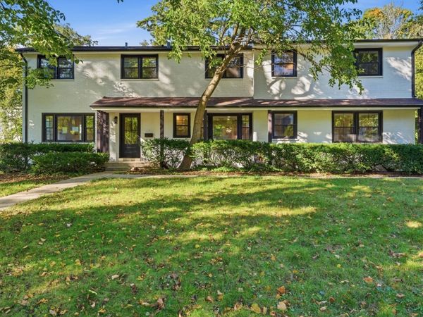 542 E Prospect Avenue, Lake Bluff, IL 60044