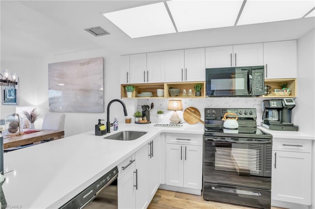 600 Neapolitan Way, Unit 353, Naples, FL 34103 Photo
