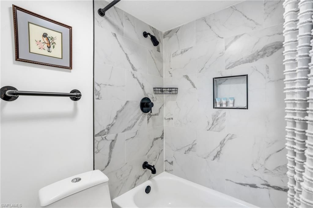 600 Neapolitan Way, Unit 353, Naples, FL 34103 Photo