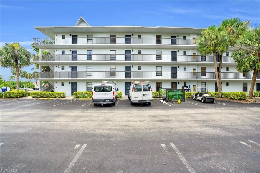 600 Neapolitan Way, Unit 353, Naples, FL 34103 Photo