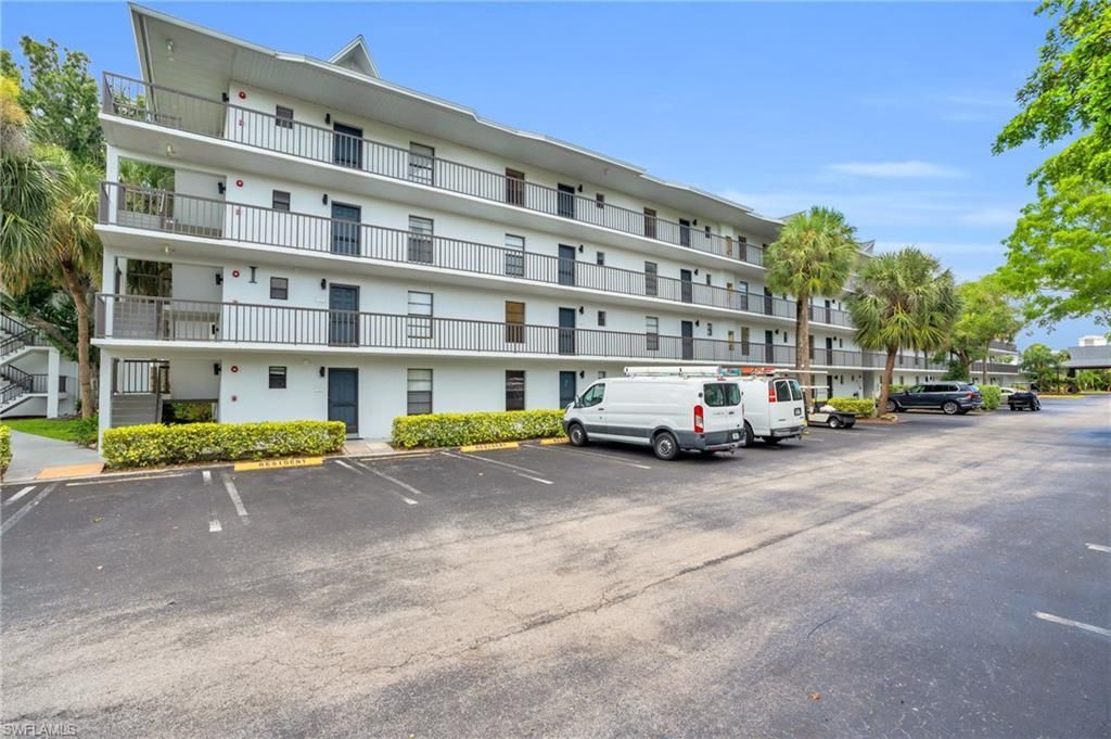 600 Neapolitan Way, Unit 353, Naples, FL 34103 Photo