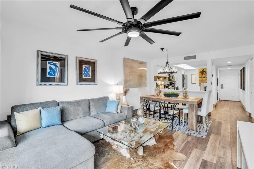 600 Neapolitan Way, Unit 353, Naples, FL 34103 Photo