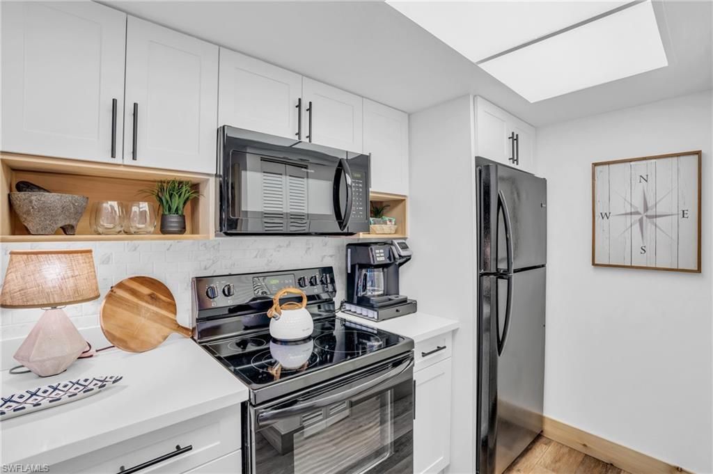 600 Neapolitan Way, Unit 353, Naples, FL 34103 Photo