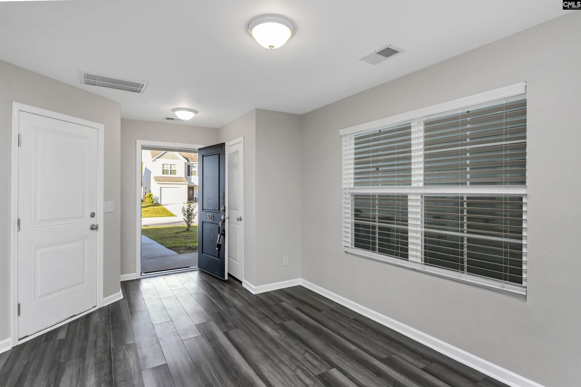 521 Kirkwall Court Photo 8