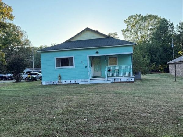 918 S Hartford Avenue , Russellville, AR 72801