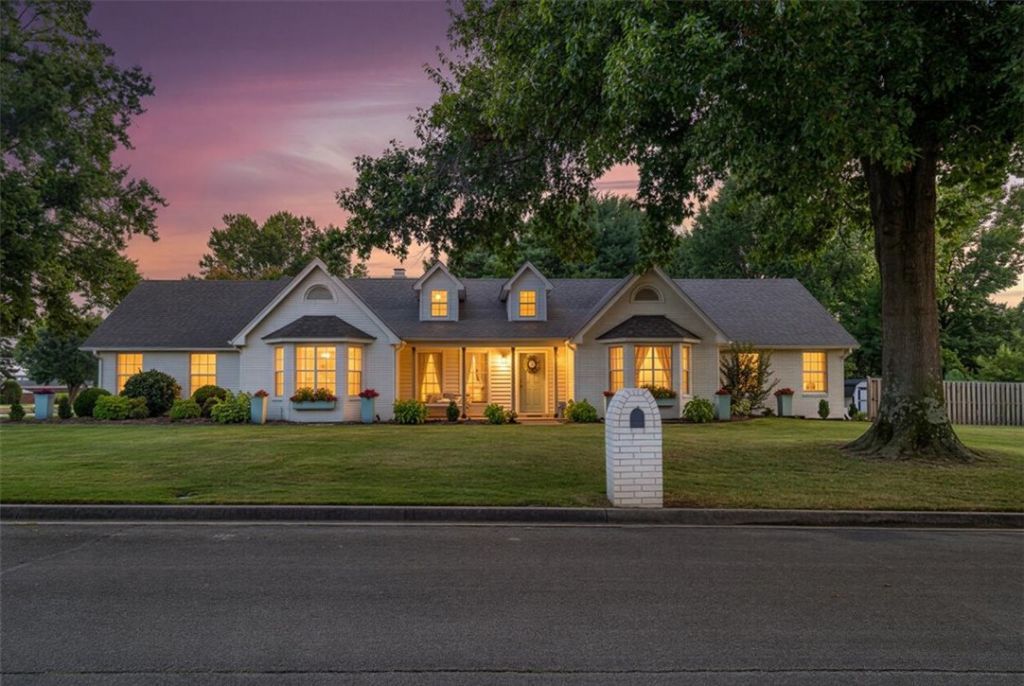 5400 W Dogwood Street, Rogers, AR 72758 Main Photo