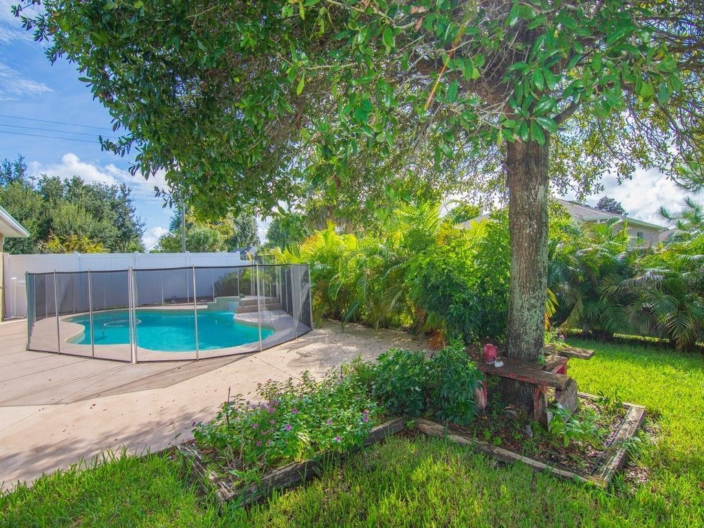 702 Atlantus Terrace , Sebastian, FL 32958 Photo