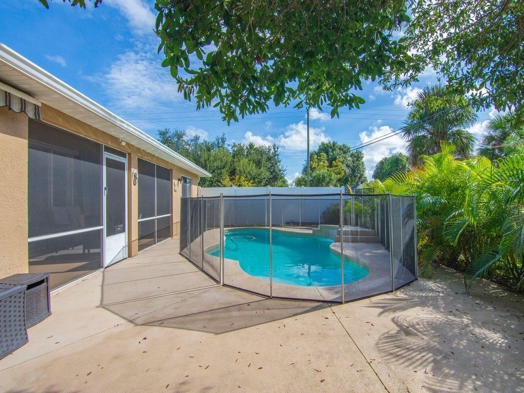 702 Atlantus Terrace , Sebastian, FL 32958 Photo