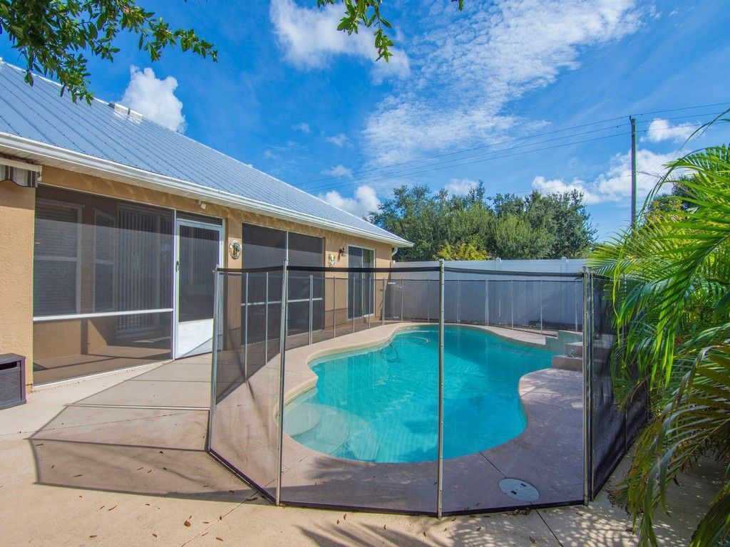 702 Atlantus Terrace , Sebastian, FL 32958 Photo