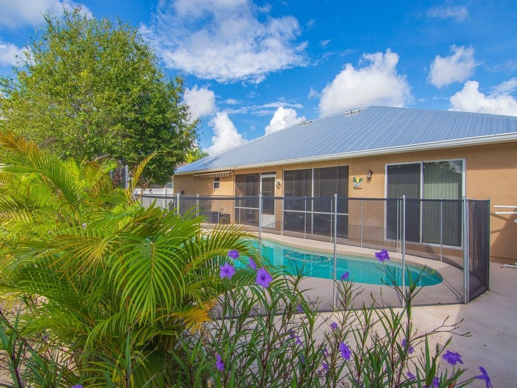702 Atlantus Terrace , Sebastian, FL 32958 Photo