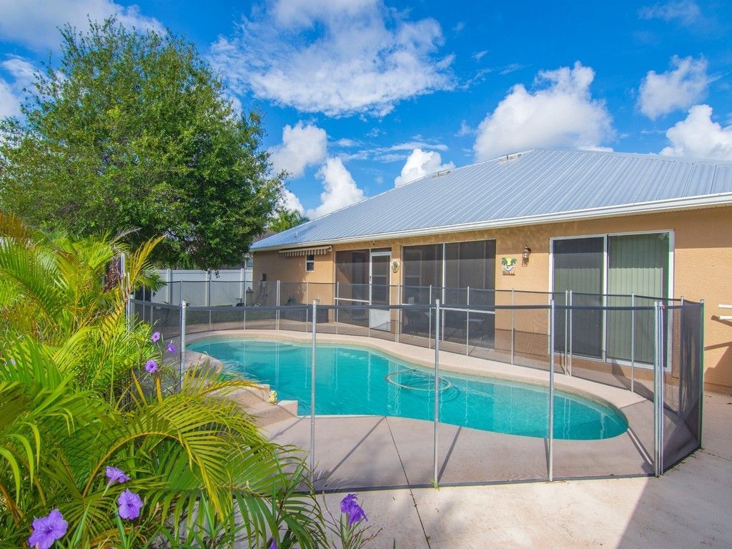 702 Atlantus Terrace , Sebastian, FL 32958 Photo