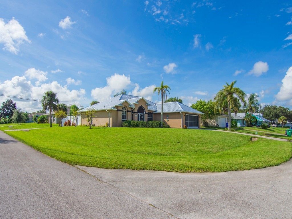 702 Atlantus Terrace , Sebastian, FL 32958 Photo