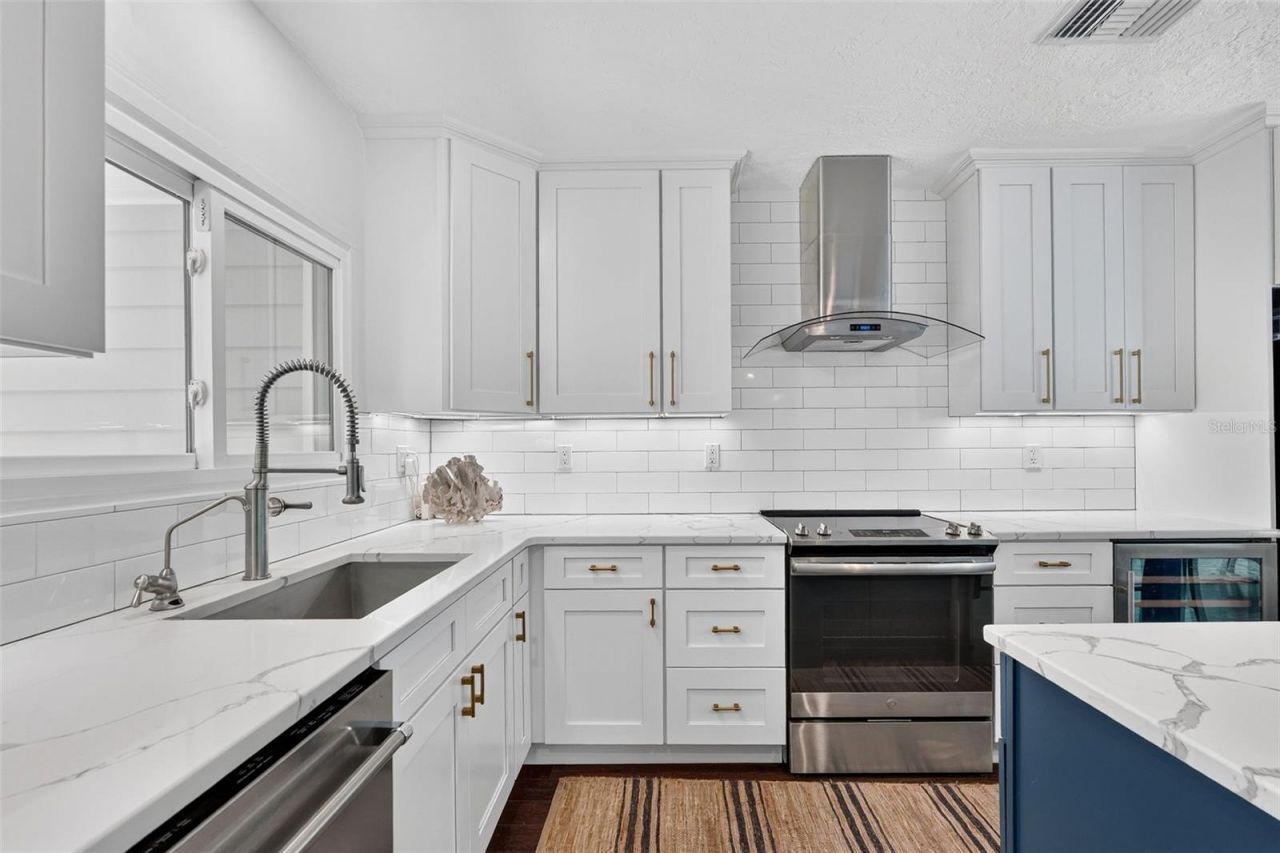 1965 Hibiscus Street, Sarasota, FL 34239 Photo