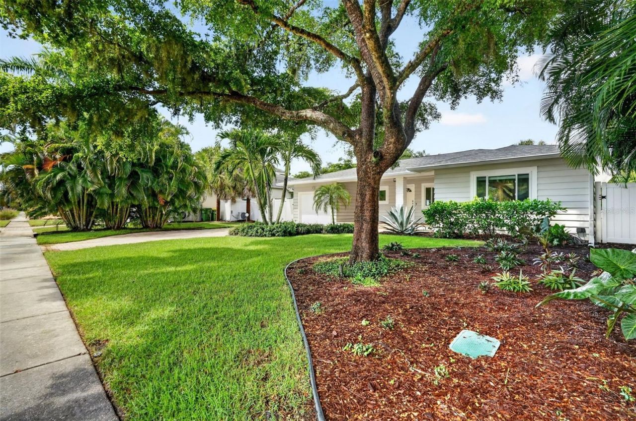 1965 Hibiscus Street, Sarasota, FL 34239 Photo