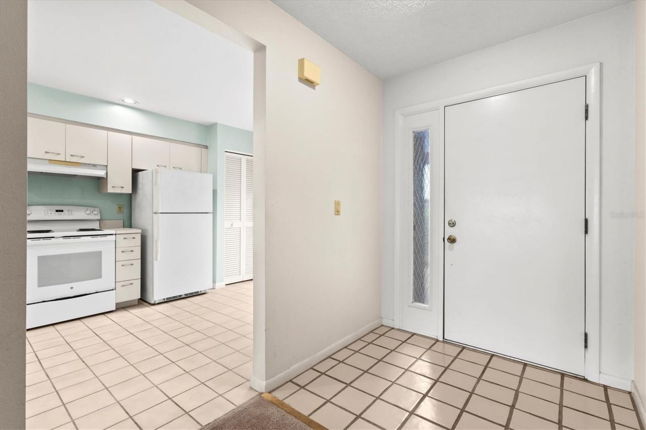 3118 Windrush Bourne, Unit 8, Sarasota, FL 34235 Photo