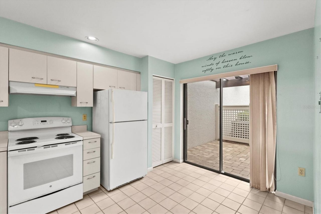 3118 Windrush Bourne, Unit 8, Sarasota, FL 34235 Photo