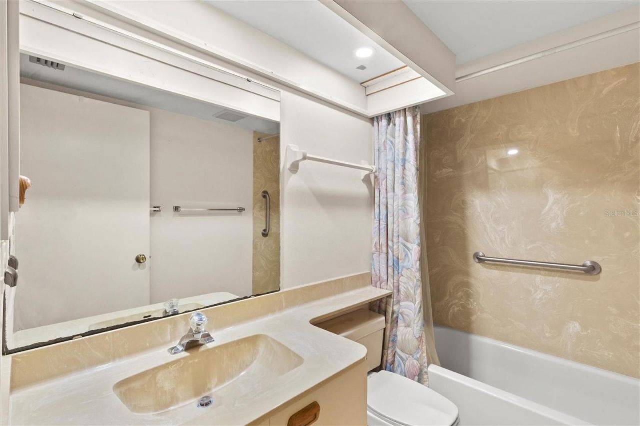 3118 Windrush Bourne, Unit 8, Sarasota, FL 34235 Photo