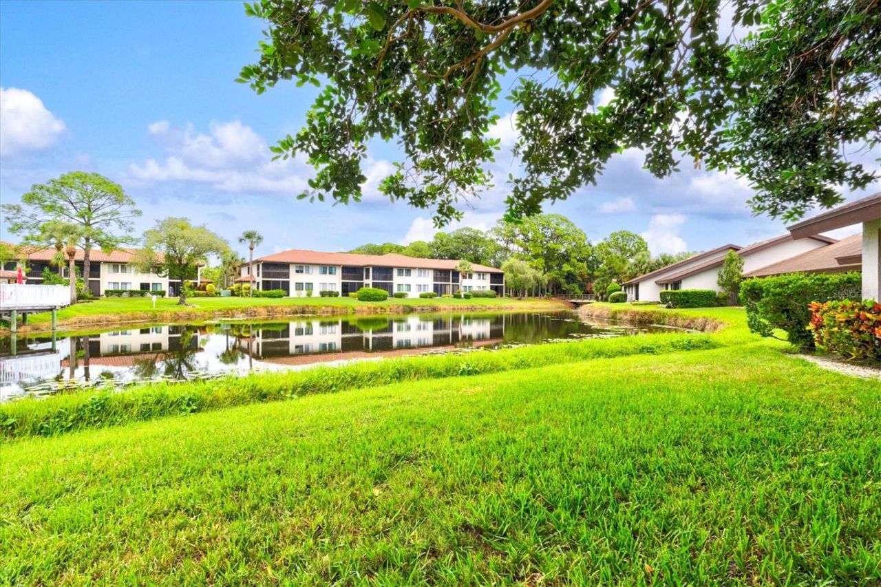 3118 Windrush Bourne, Unit 8, Sarasota, FL 34235 Photo