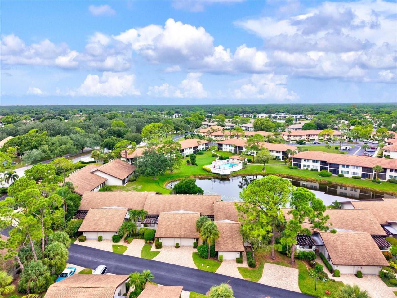 3118 Windrush Bourne, Unit 8, Sarasota, FL 34235 Photo