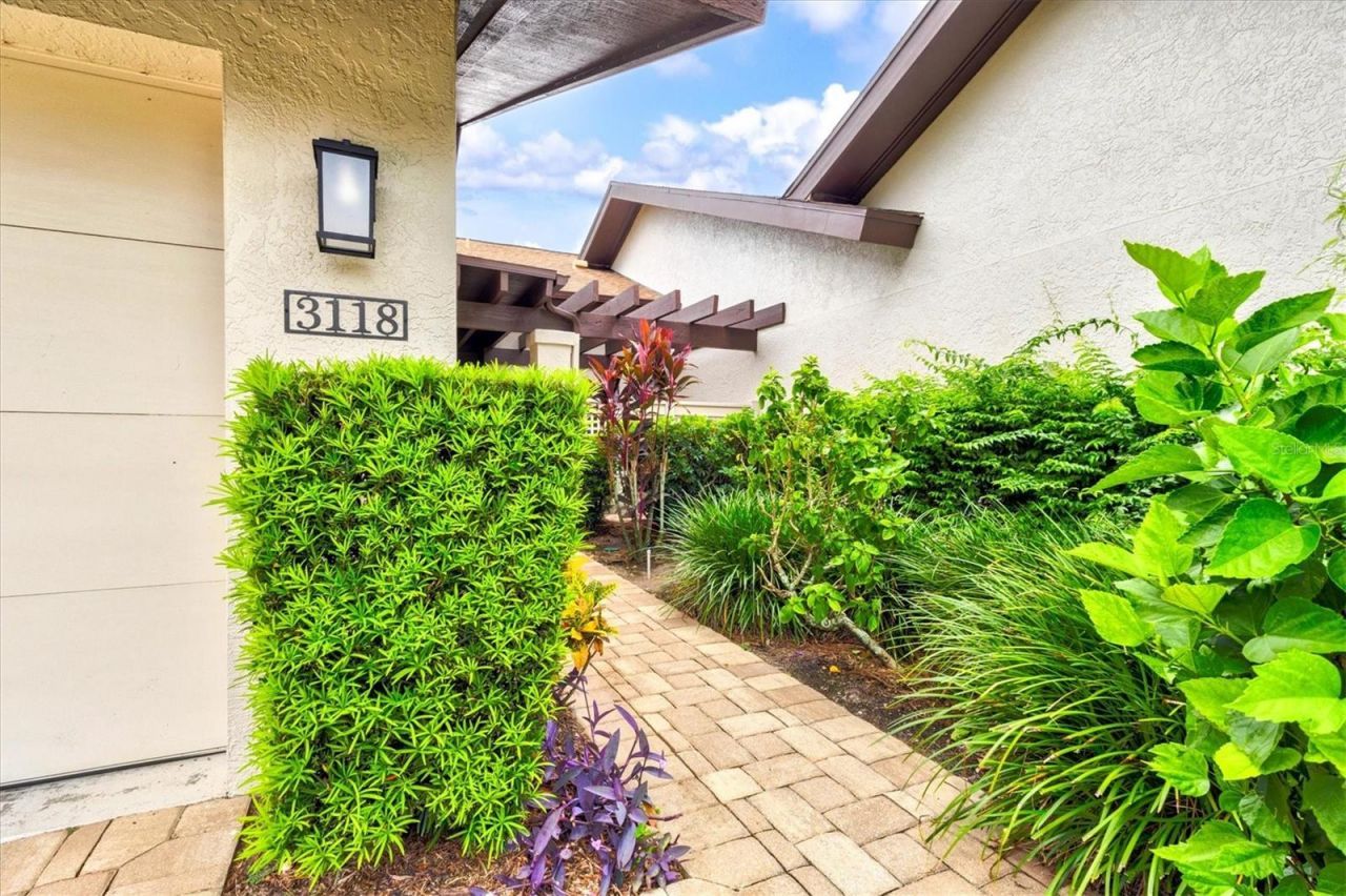 3118 Windrush Bourne, Unit 8, Sarasota, FL 34235 Photo