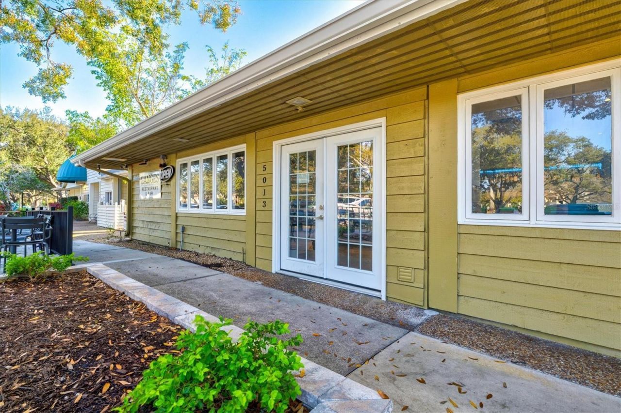 3118 Windrush Bourne, Unit 8, Sarasota, FL 34235 Photo