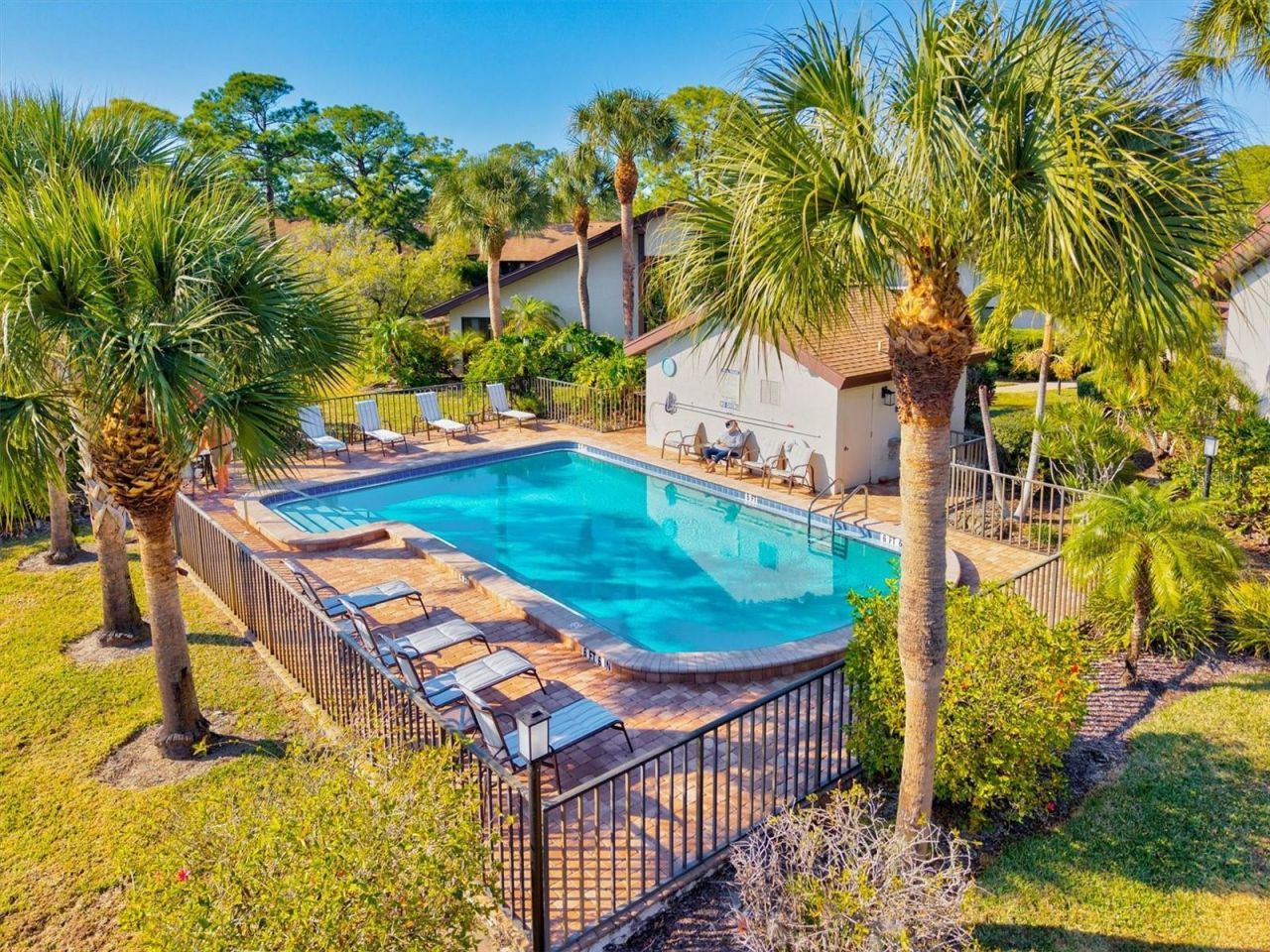 3118 Windrush Bourne, Unit 8, Sarasota, FL 34235 Photo