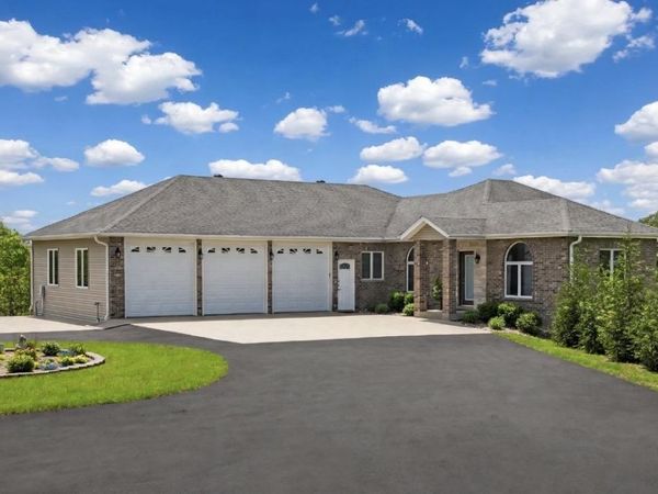 28385 400th Street, Bellevue, IA 52031