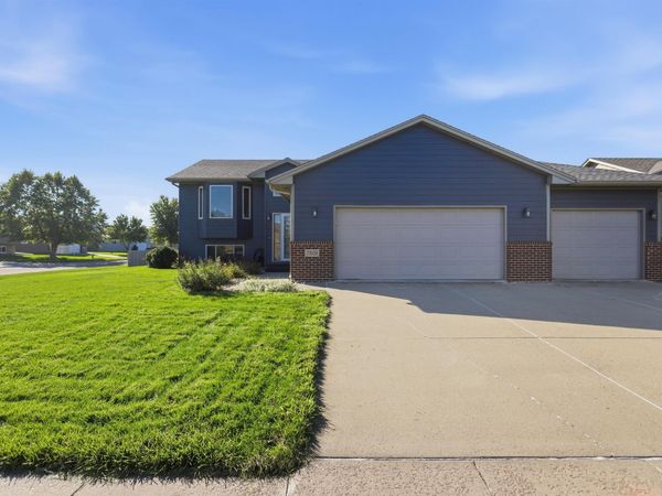 7801 W 44th St, Sioux Falls, SD 57106