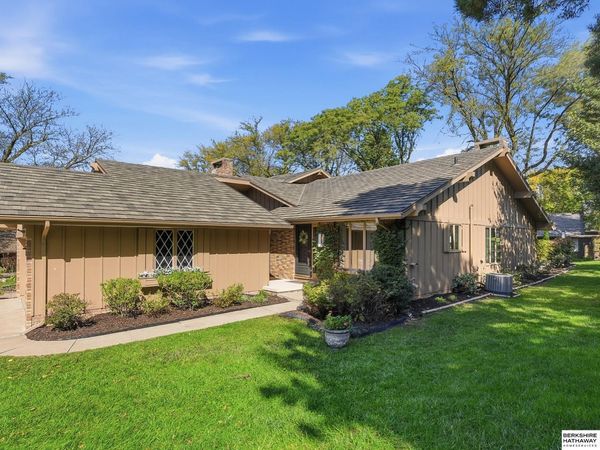 10262 Fieldcrest Drive, Omaha, NE 68114