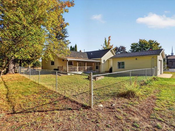 1617 W Division Street, Cadillac, MI 49601