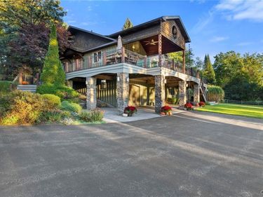 2421 E Lake Road, Skaneateles, NY 13152