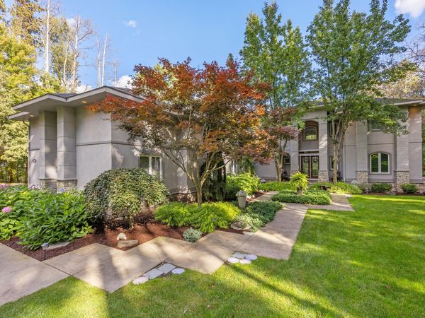 3300 Bluewater Pines Drive NE, Grand Rapids, MI 49525