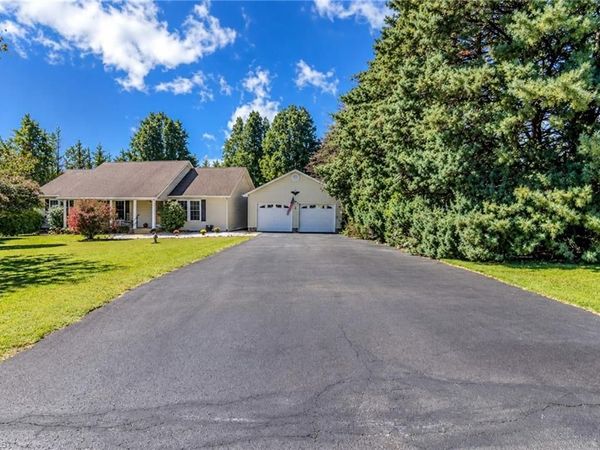 385 WR Gillespie Road , Dobson, NC 27101