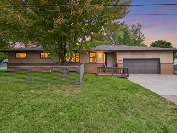 2267 Mohawk Road E, North Saint Paul, MN 55109